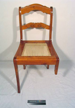 Stuhl vor der Restaurierung